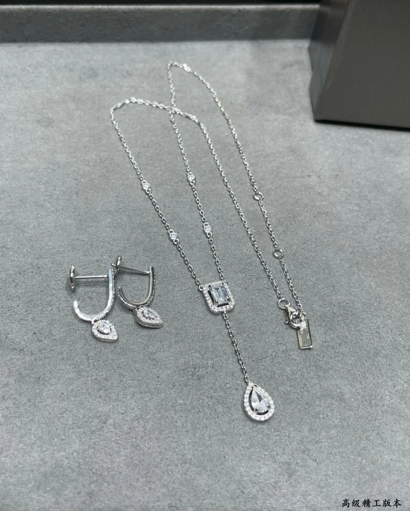 Lightweight Messika Earrings 208577