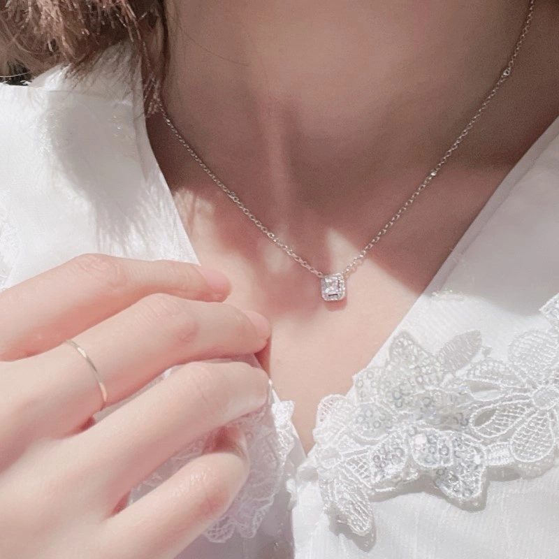 Lightweight Messika Necklaces 208580