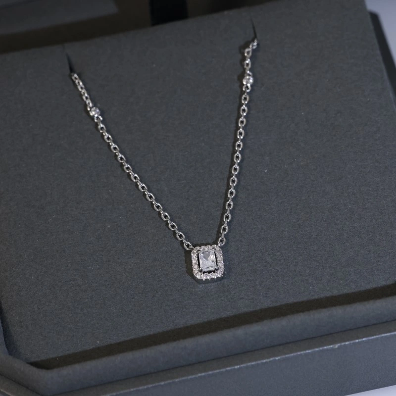 Lightweight Messika Necklaces 208580