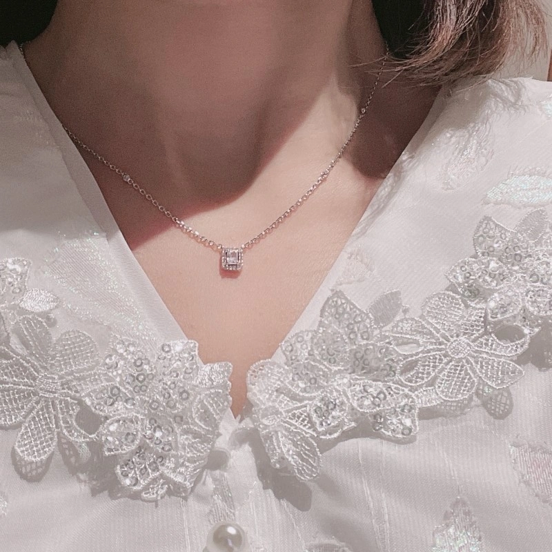 Lightweight Messika Necklaces 208580