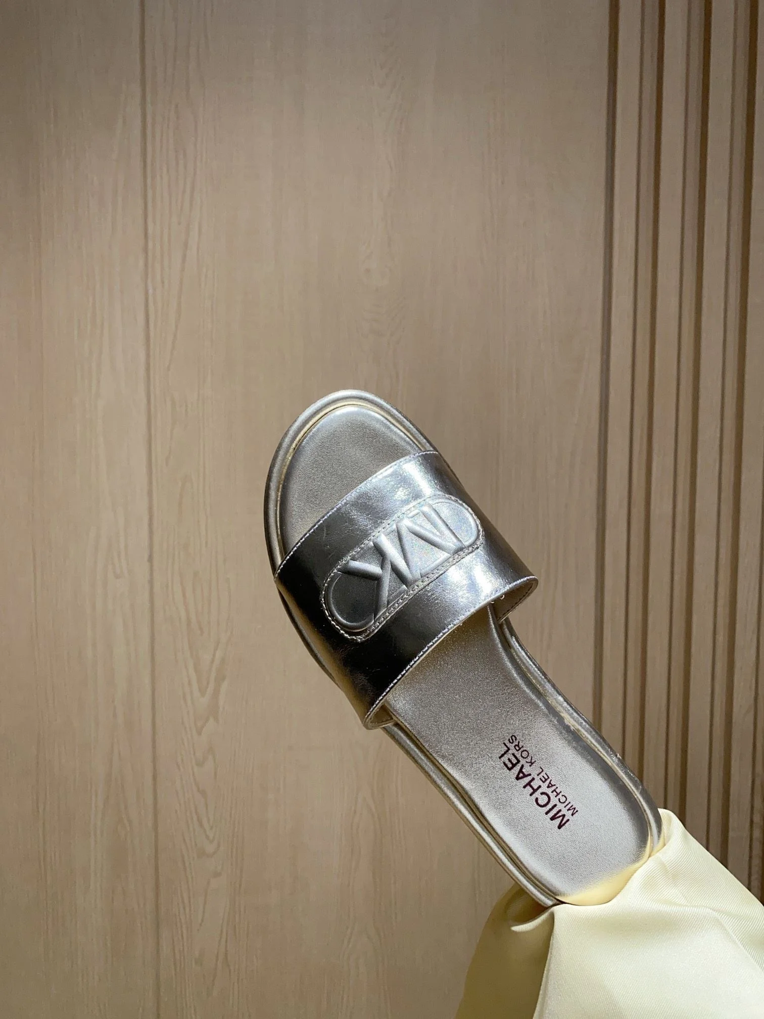 TechFriendly Michael Kors Sandals 7580