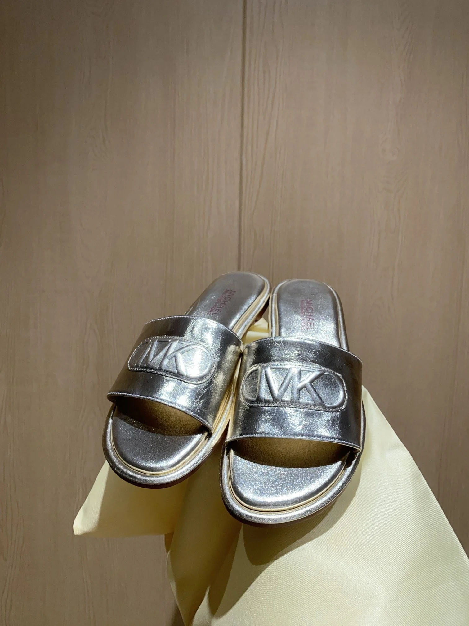 TechFriendly Michael Kors Sandals 7580