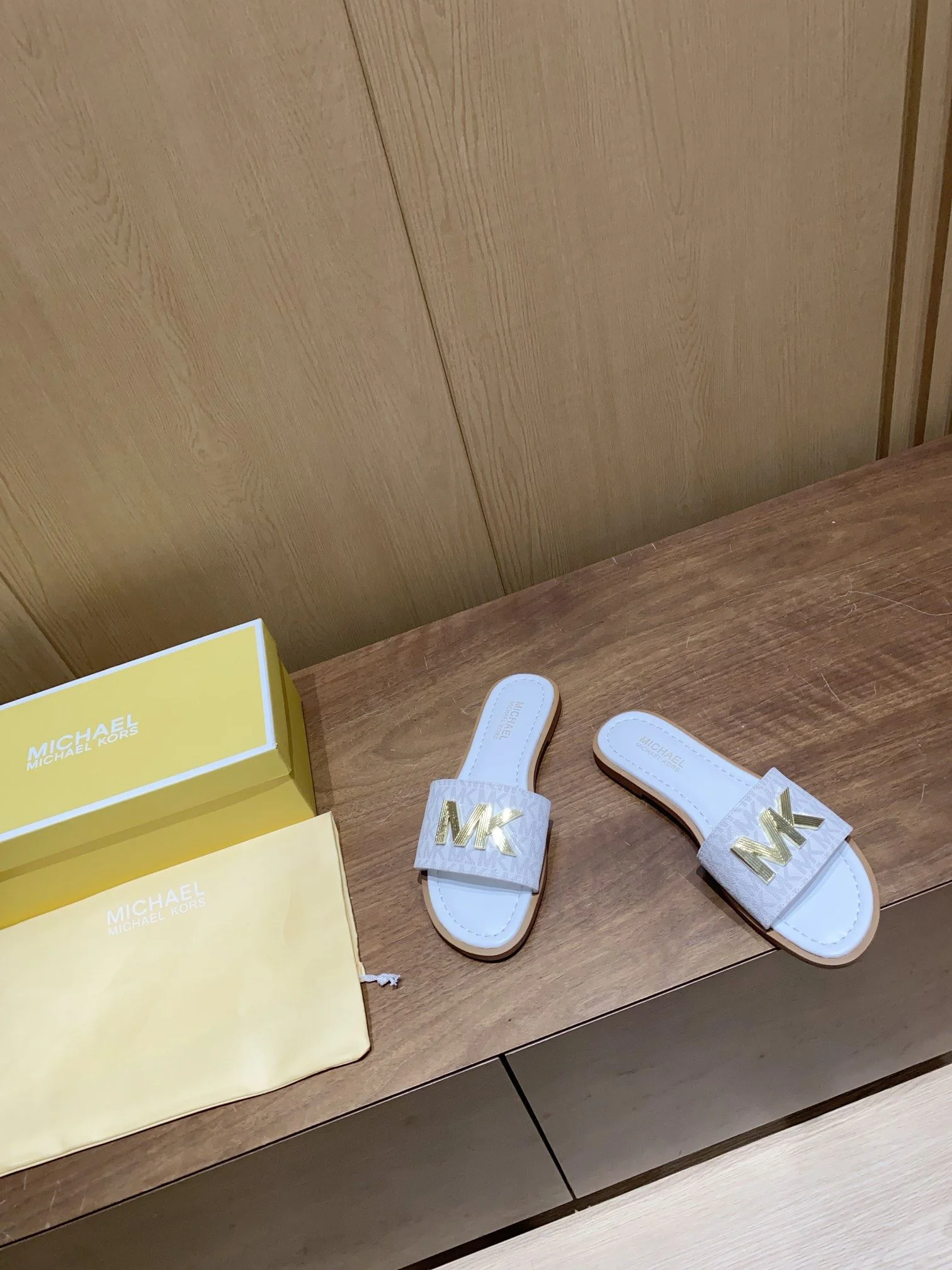 Premium Michael Kors Sandals 7588