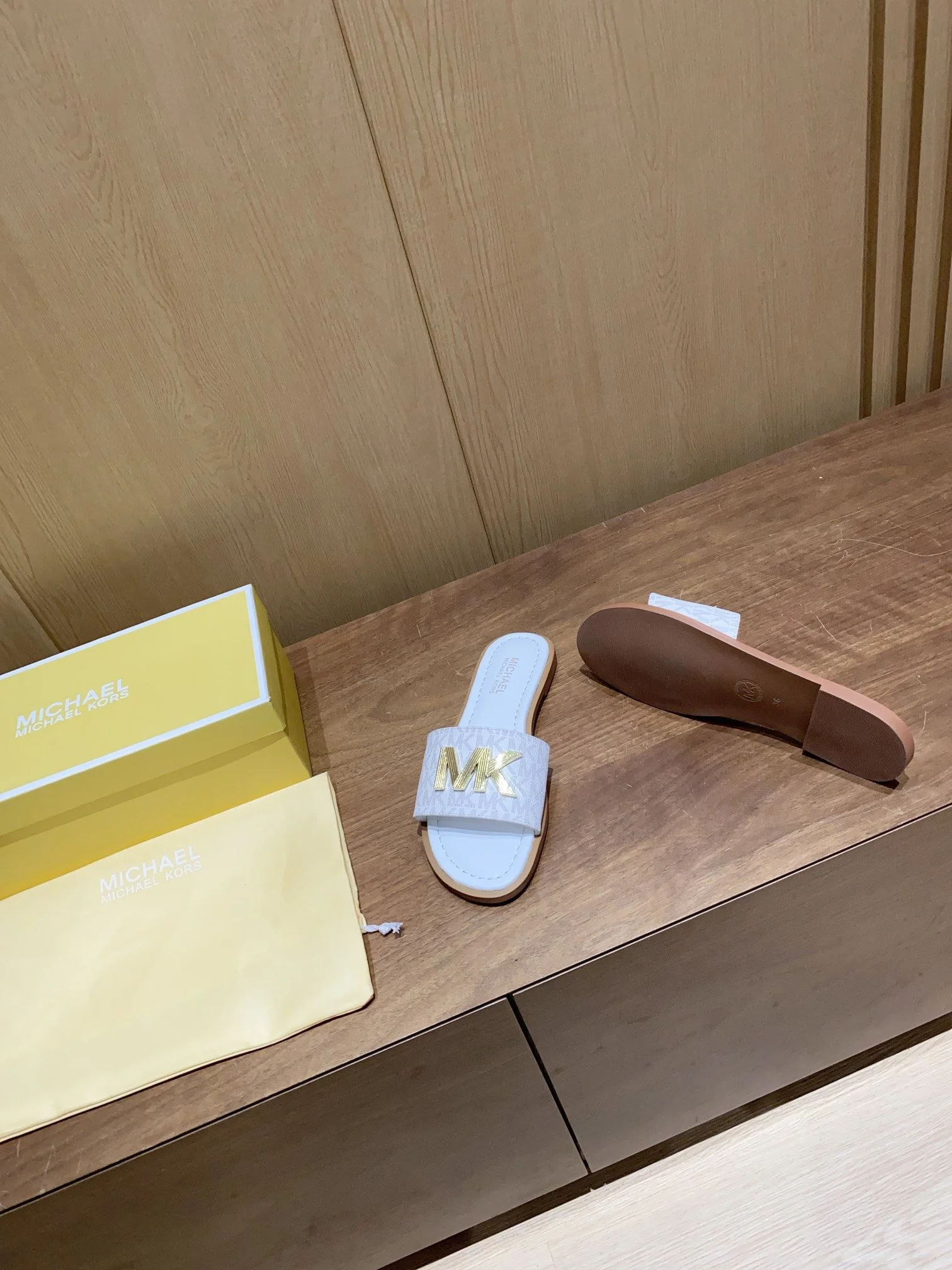 Premium Michael Kors Sandals 7588