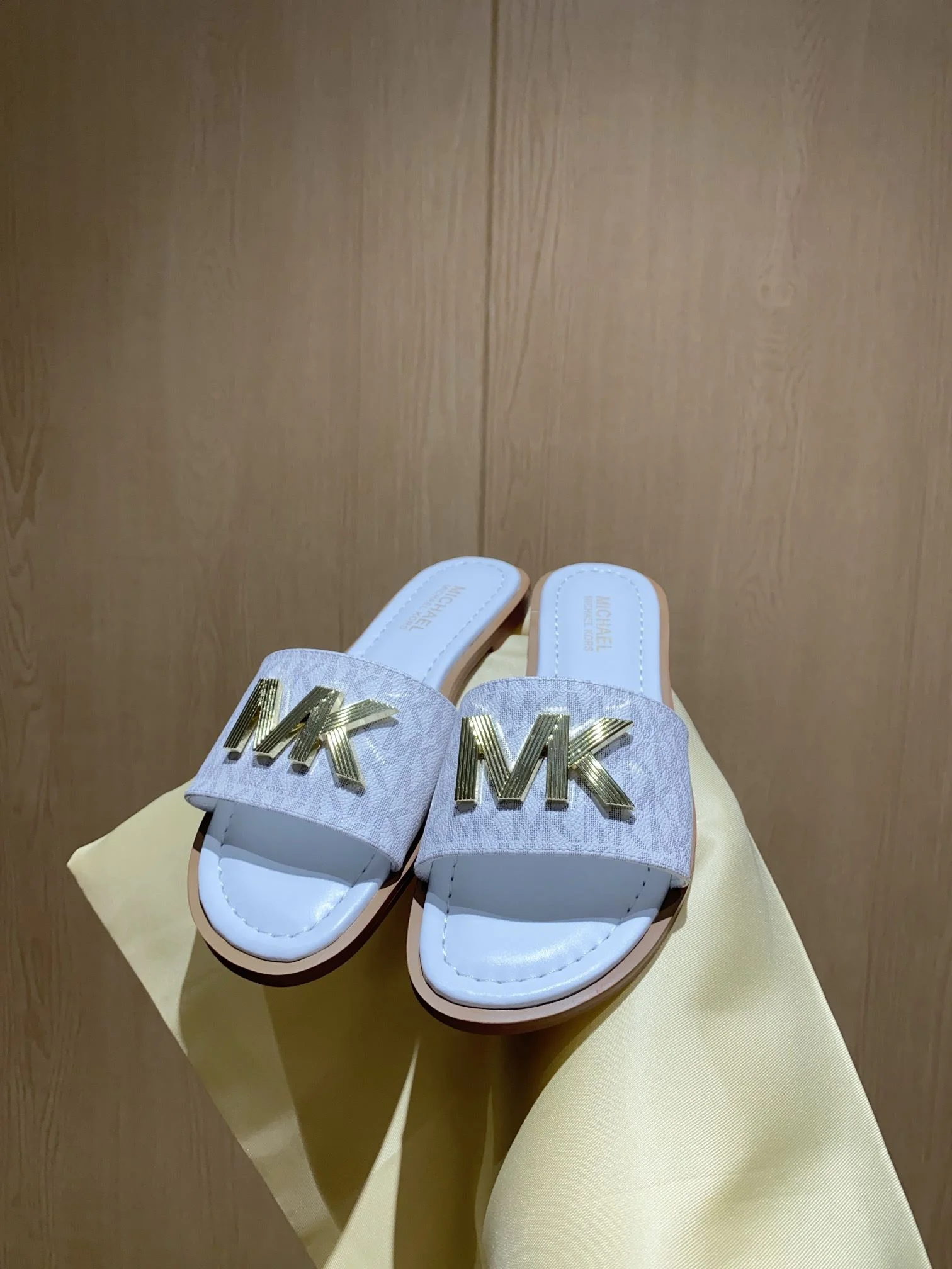 Premium Michael Kors Sandals 7588