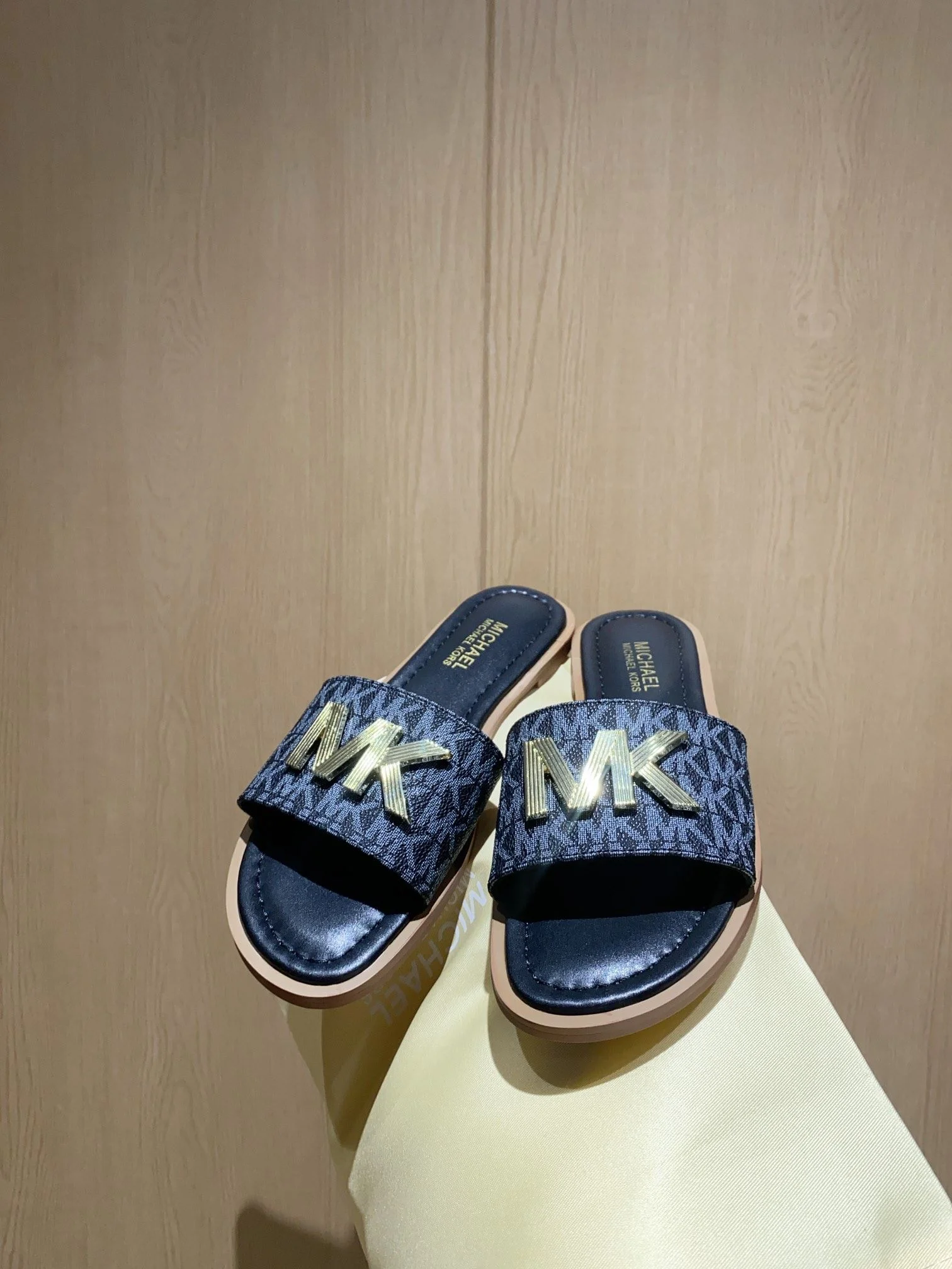 Michael Kors Sandals Thermal 7640