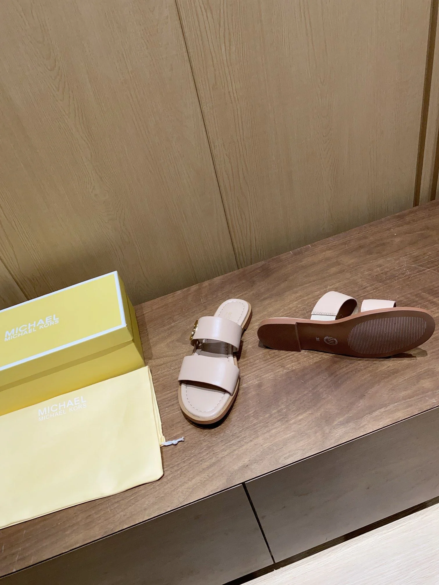 Attractive Michael Kors Sandals 7610