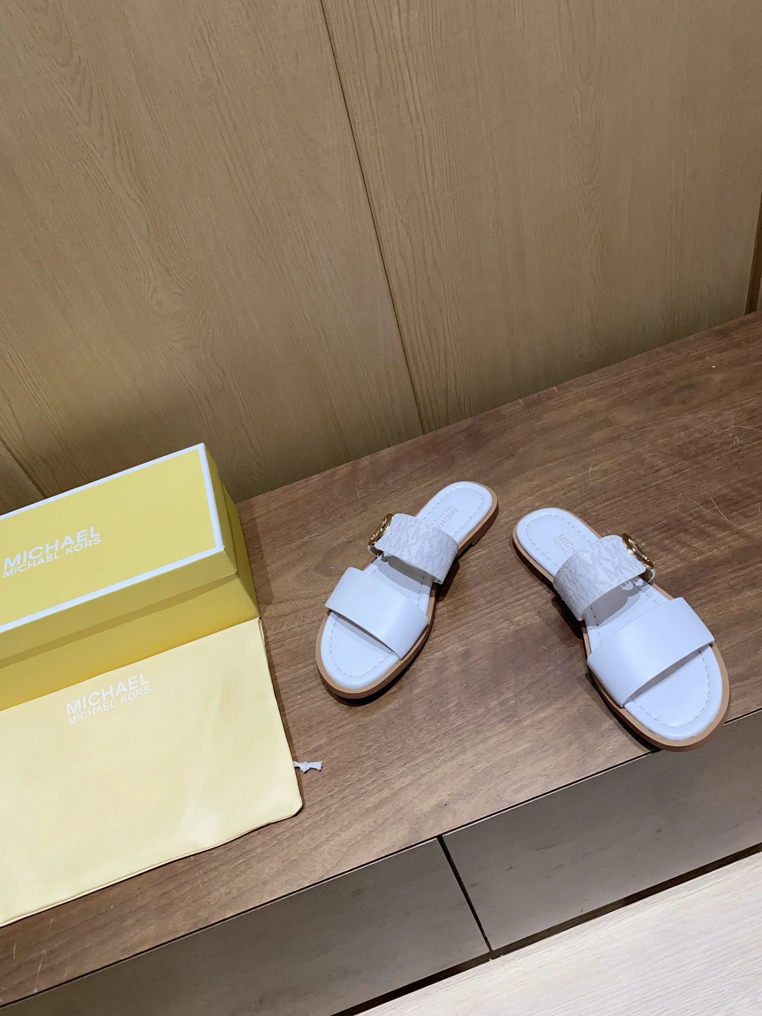 Lightweight Michael Kors Sandals 7571