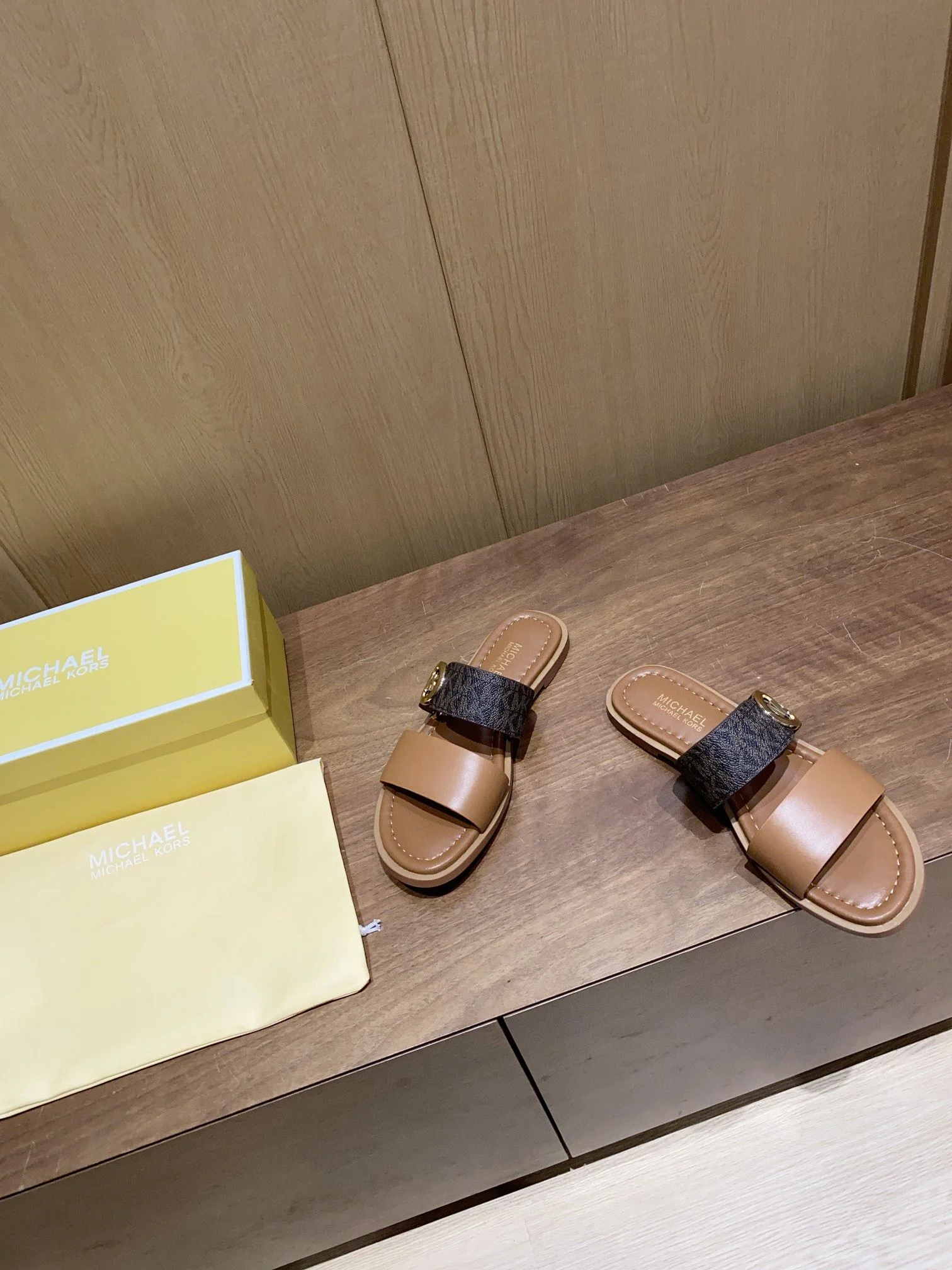 Resilient Michael Kors Sandals 7587