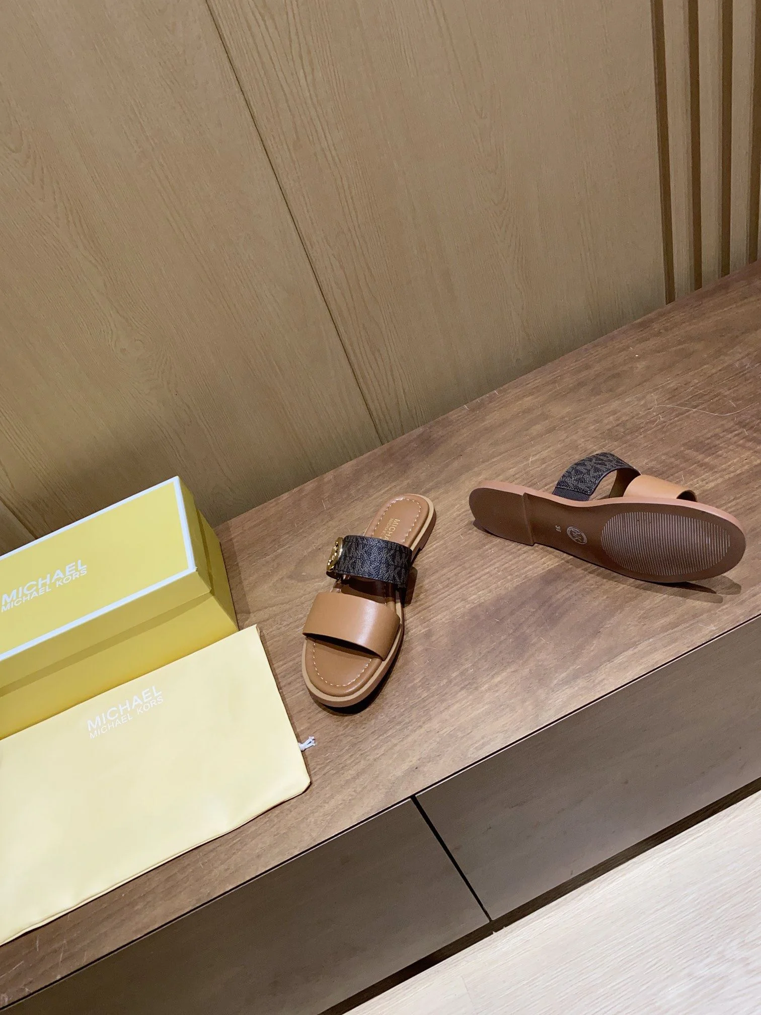 Resilient Michael Kors Sandals 7587