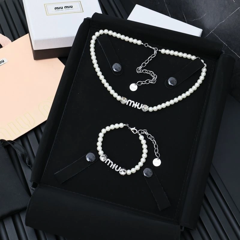 Affordable Miu Miu Bracelets 212570
