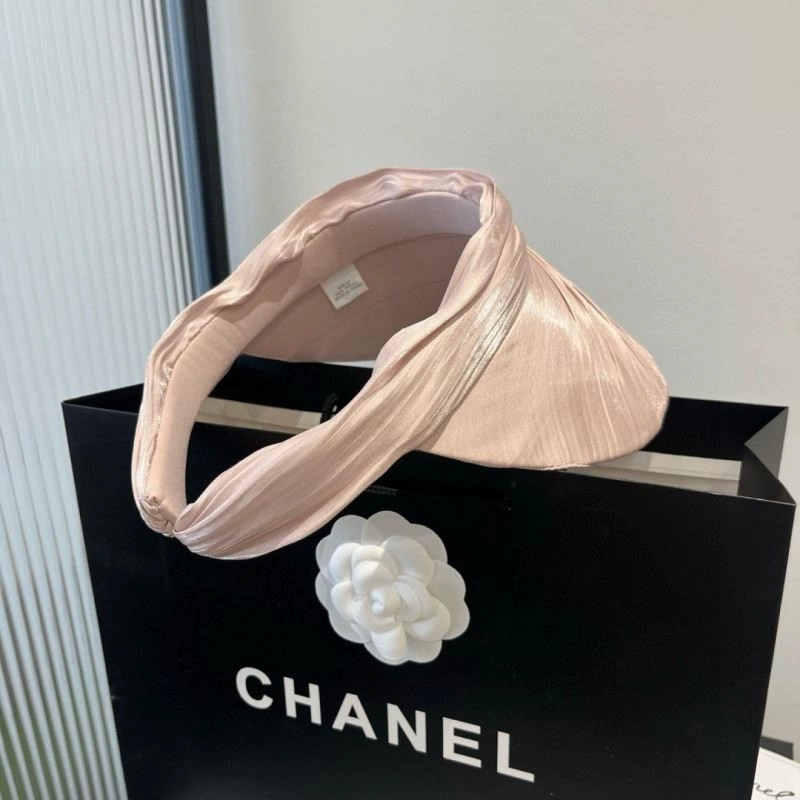 Miu Miu Caps Modern 261114