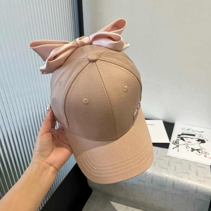 Miu Miu Caps Seasonal 261125