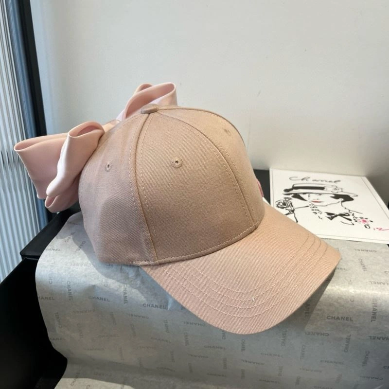 Miu Miu Caps Seasonal 261125