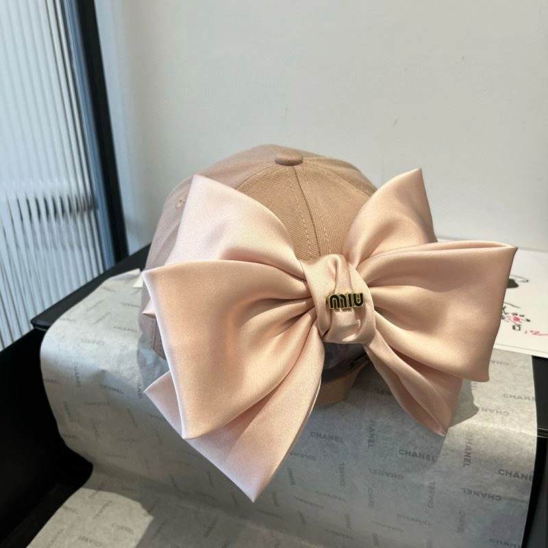 Miu Miu Caps Seasonal 261125