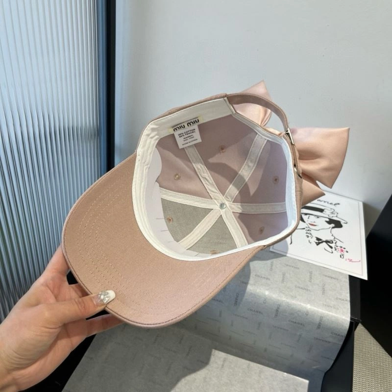 Miu Miu Caps Seasonal 261125