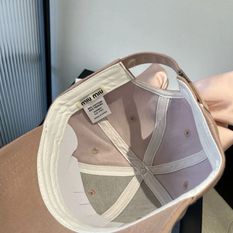 Miu Miu Caps Seasonal 261125