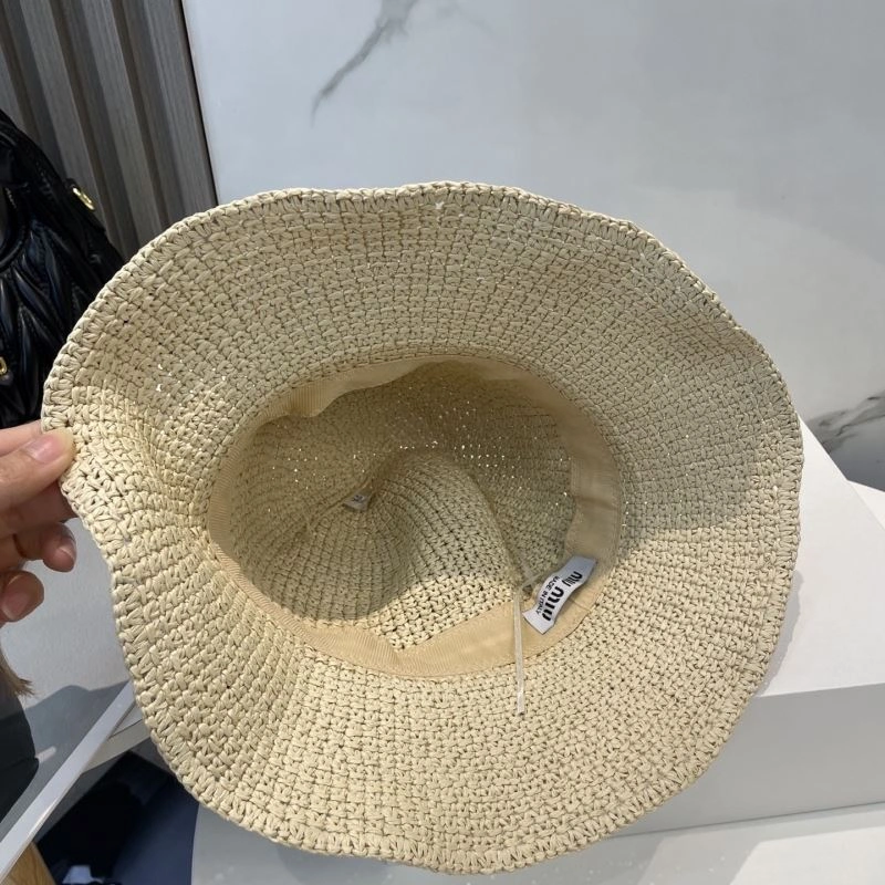 Miu Miu Caps Versatile 257748