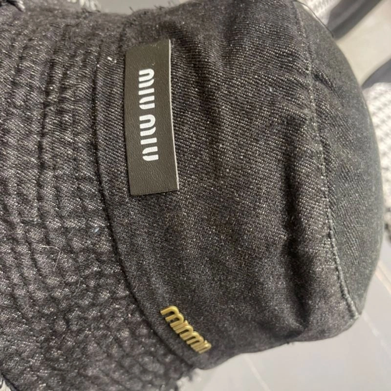 Miu Miu Caps UrbanChic 257642