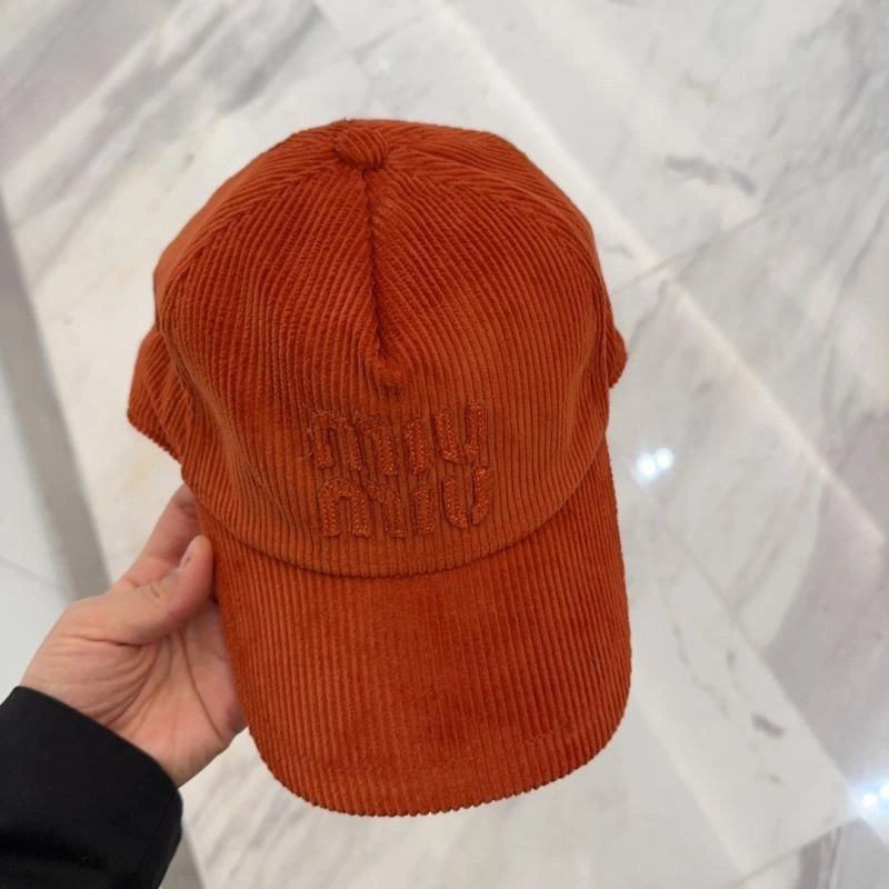 Miu Miu Caps FastDry 257594