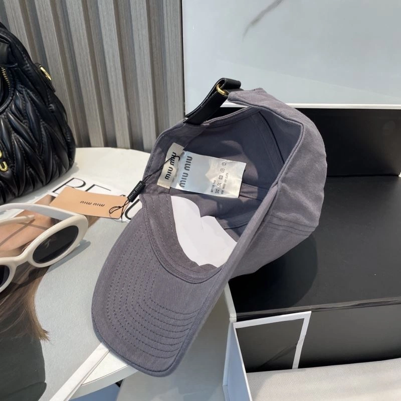 Miu Miu Caps Timeless 257574