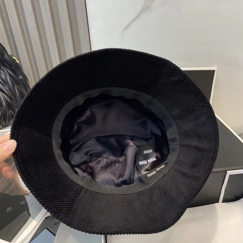 Miu Miu Caps Casual 257586