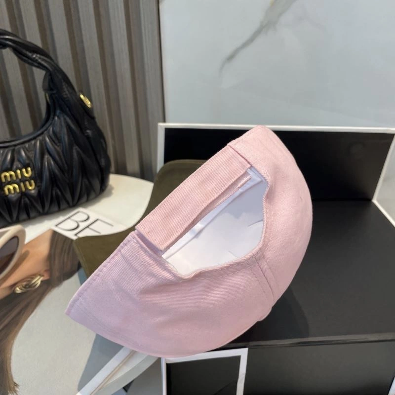 Miu Miu Caps Versatile 257545