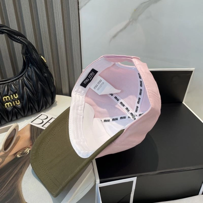 Miu Miu Caps Versatile 257545