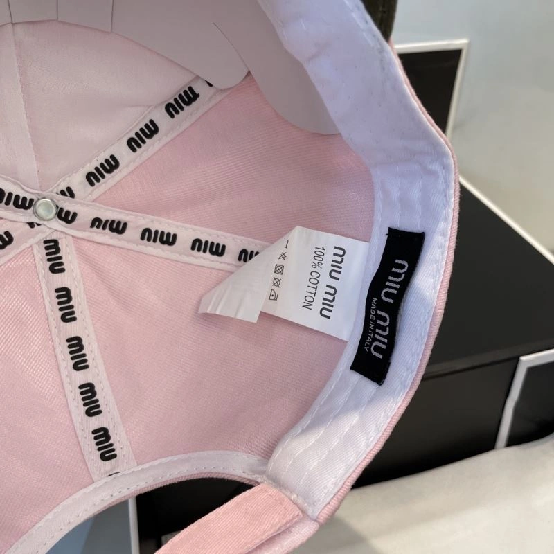 Miu Miu Caps Versatile 257545