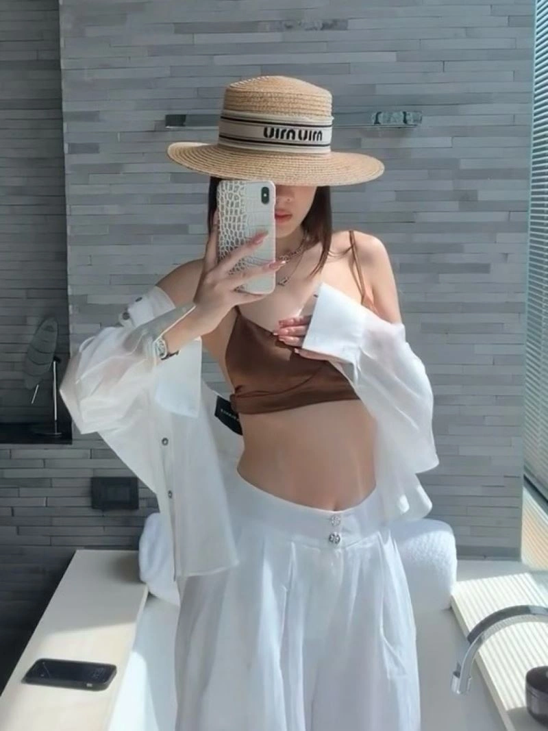 Miu Miu Caps Breathable 261735