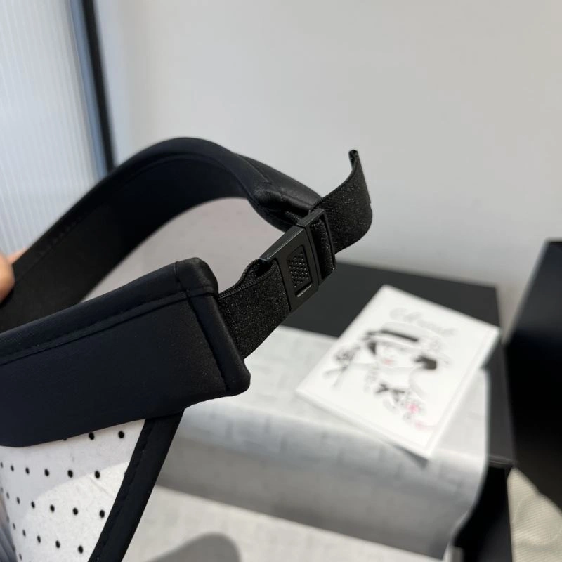 Miu Miu Caps Bold 261712