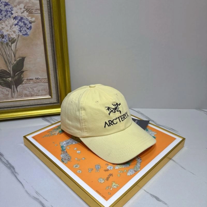 Miu Miu Caps WellDesigned 261705