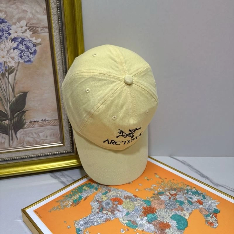 Miu Miu Caps WellDesigned 261705