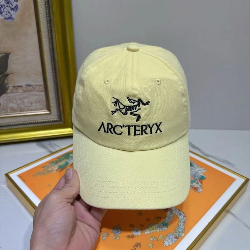 Miu Miu Caps WellDesigned 261705