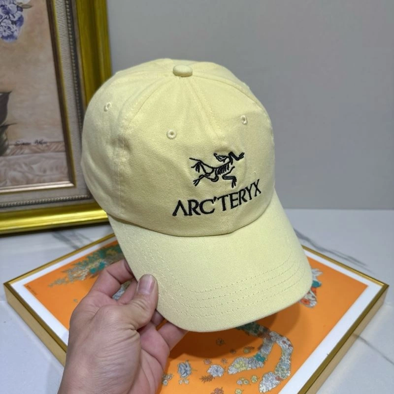 Miu Miu Caps WellDesigned 261705