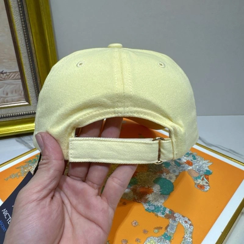 Miu Miu Caps WellDesigned 261705