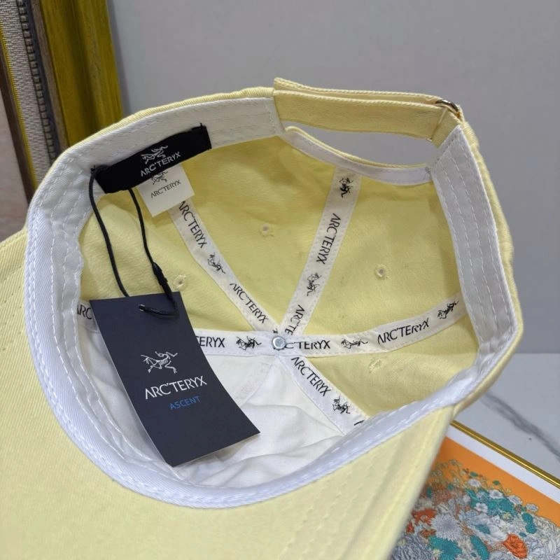 Miu Miu Caps WellDesigned 261705