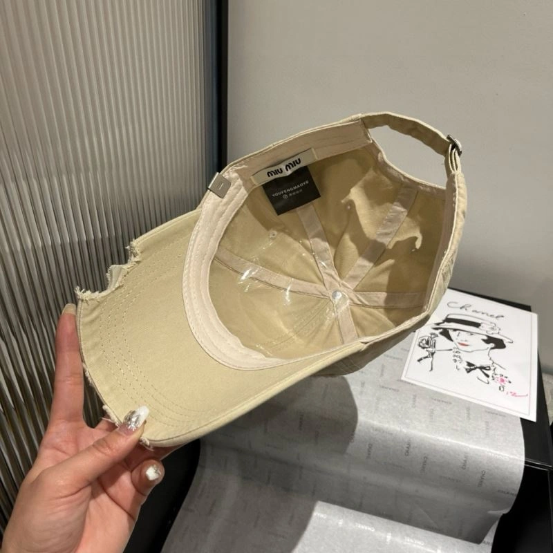 Miu Miu Caps UrbanStyle 261685