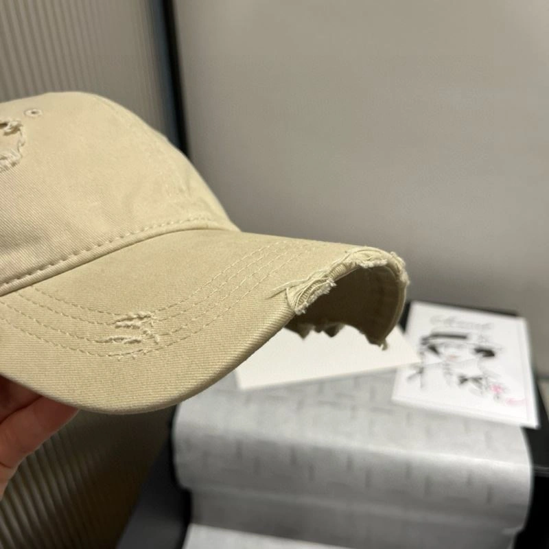Miu Miu Caps UrbanStyle 261685