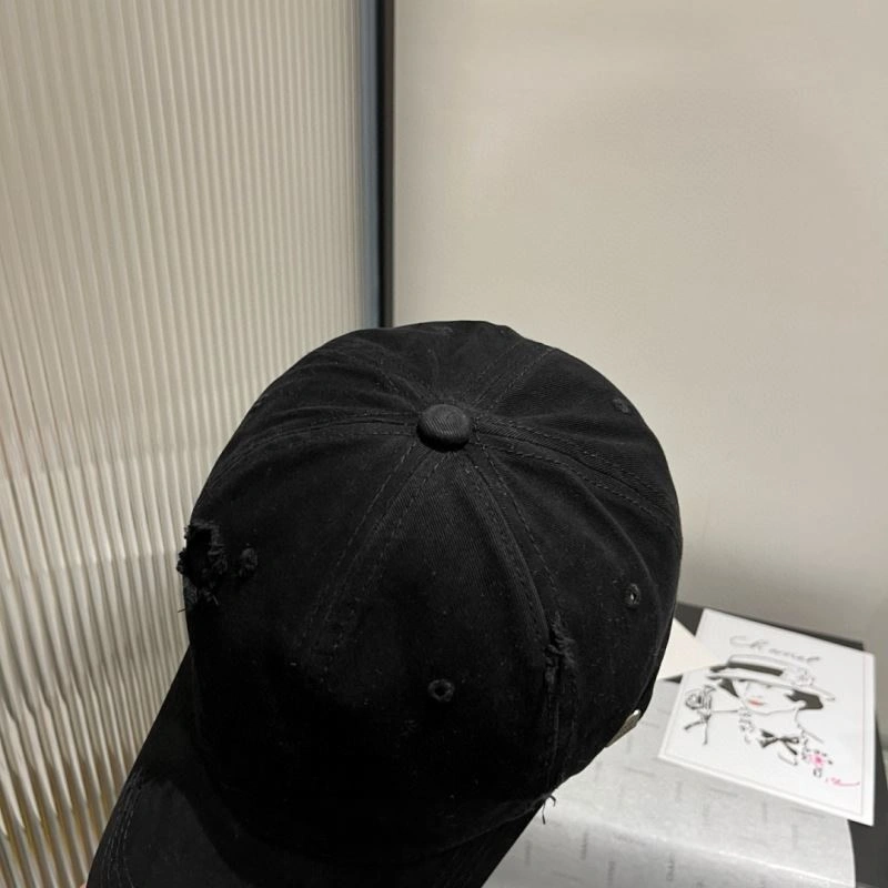 Miu Miu Caps Breathable 261683
