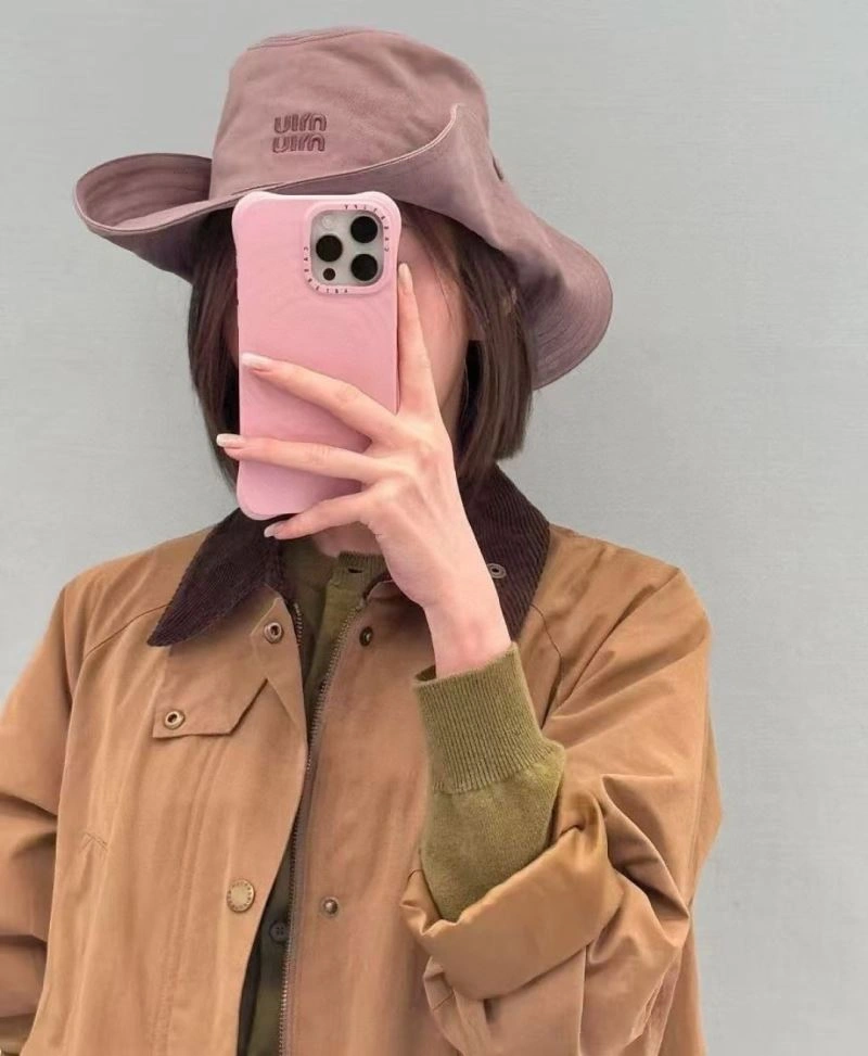Miu Miu Caps TimelessDesign 261688