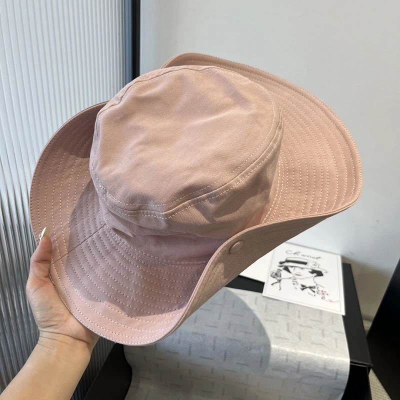 Miu Miu Caps TimelessDesign 261688