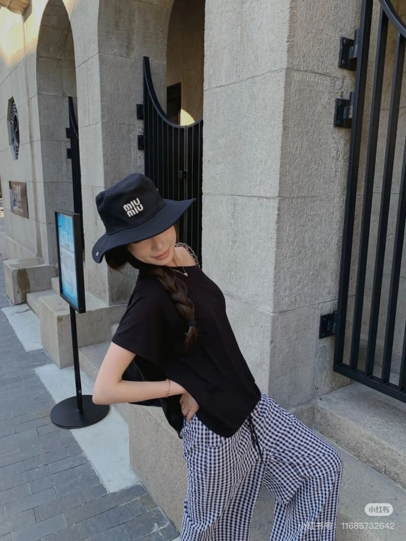 Miu Miu Caps TechFriendly 261678