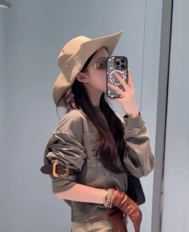 Miu Miu Caps Sophisticated 261681