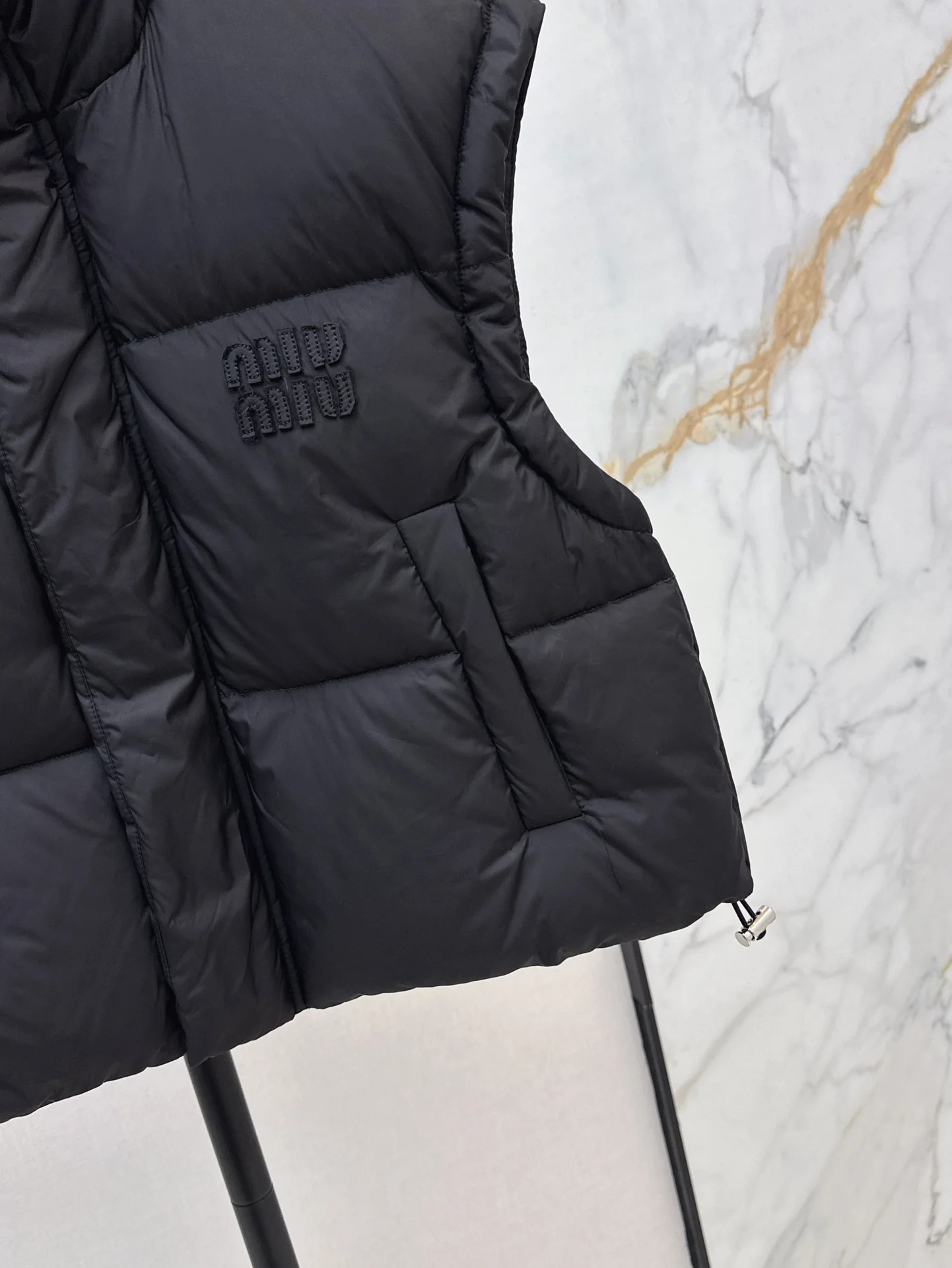 Miu Miu Down Jackets Elegant 165233
