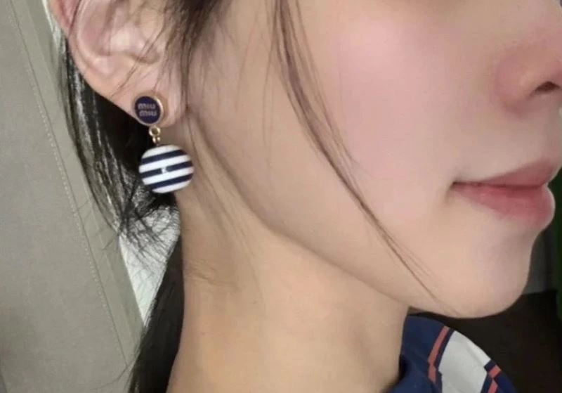 Miu Miu Earrings Comfortable 213416