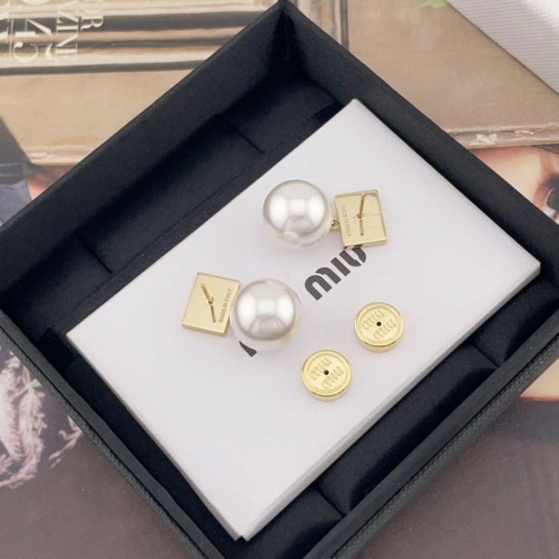 Miu Miu Earrings Compact 211142