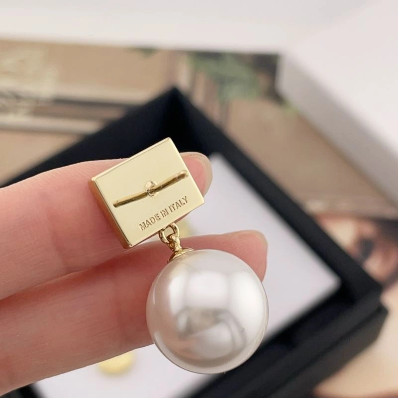 Miu Miu Earrings Compact 211142