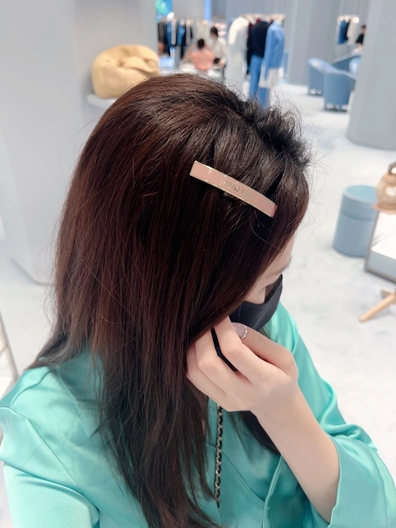 Miu Miu Hairpins Timeless 211130