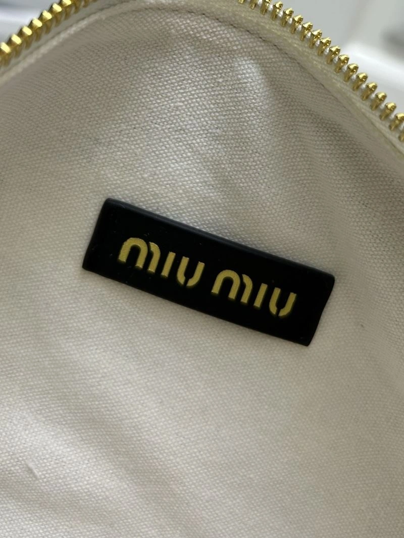 Miu Miu Hobo Bags Vibrant 83306